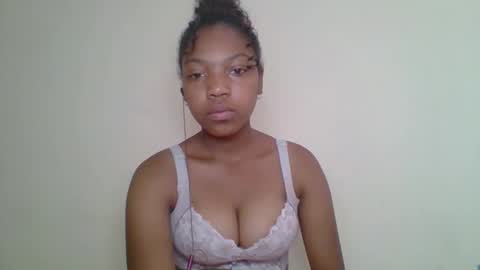 Snapshot of zyraelle_01 chatting on 05/08/26, 09:03 zyraelle_01 online show from 05/08/26, 09:03