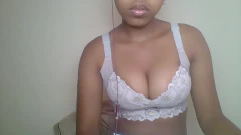 Snapshot of zyraelle_01 chatting on 05/15/26, 08:43 zyraelle_01 online show from 05/15/26, 08:43