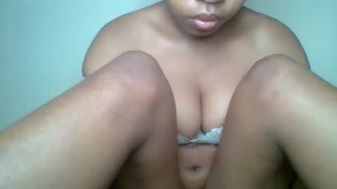 Snapshot of zyraelle_01 chatting on 06/06/26, 02:55 zyraelle_01 online show from 06/06/26, 02:55