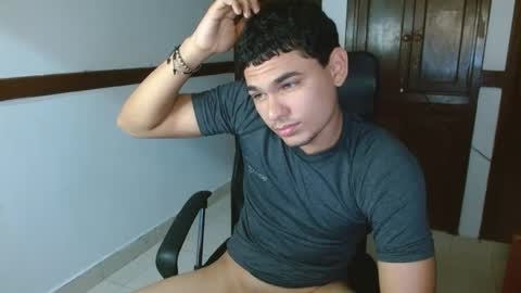Snapshot of zyrosxk chatting on 09/25/25, 07:01 antonio felipe online show from 09/25/25, 07:01