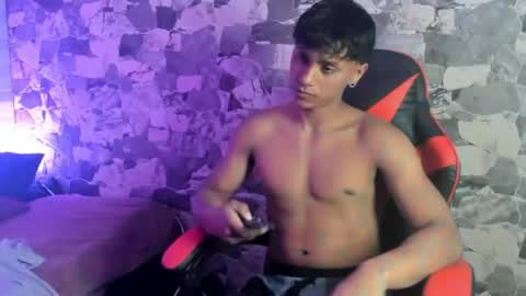 zyzz_1812 online show from 04/17/26, 05:32