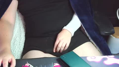 zzz1111230776 online show from 10/24/25, 10:22