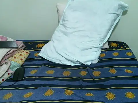 Snapshot of cutte_aleeshaa chatting on 10/06/25, 08:12 cutte aleeshaa online show from 10/06/25, 08:12