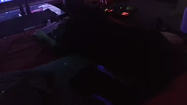 Snapshot of davidgntxxxxx chatting on 09/17/25, 04:52 davidgntxxxxx online show from 09/17/25, 04:52