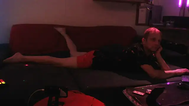 Snapshot of davidgntxxxxx chatting on 10/07/25, 02:47 davidgntxxxxx online show from 10/07/25, 02:47