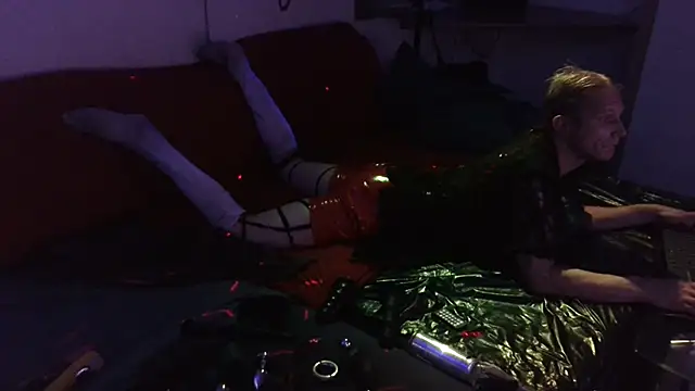 Snapshot of davidgntxxxxx chatting on 10/16/25, 05:36 davidgntxxxxx online show from 10/16/25, 05:36