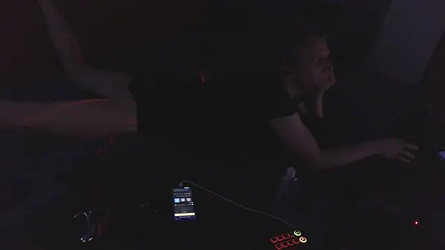 Snapshot of davidgntxxxxx chatting on 10/26/25, 06:08 davidgntxxxxx online show from 10/26/25, 06:08