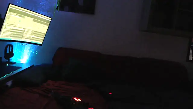 Snapshot of davidgntxxxxx chatting on 11/21/25, 04:49 davidgntxxxxx online show from 11/21/25, 04:49