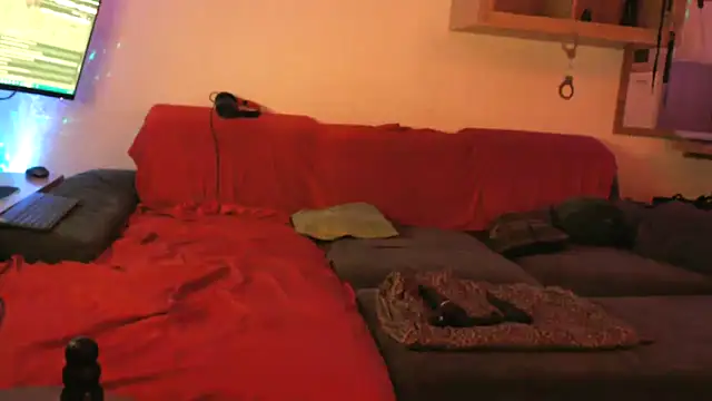 Snapshot of davidgntxxxxx chatting on 11/23/25, 12:43 davidgntxxxxx online show from 11/23/25, 12:43