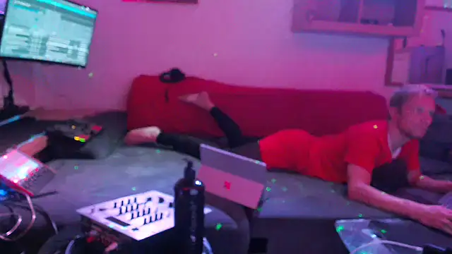 Snapshot of davidgntxxxxx chatting on 02/19/26, 06:59 davidgntxxxxx online show from 02/19/26, 06:59