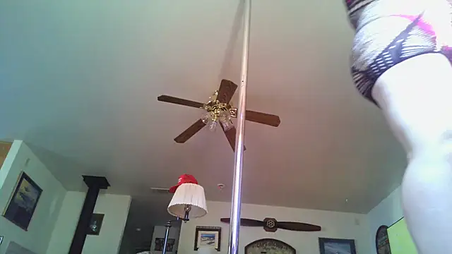 Snapshot of Starla_Quivers chatting on 11/03/25, 11:48 Starla Quivers online show from 11/03/25, 11:48