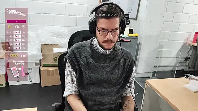 Snapshot of AndyHepburn chatting on 10/06/25, 02:03 AndyHepburn online show from 10/06/25, 02:03