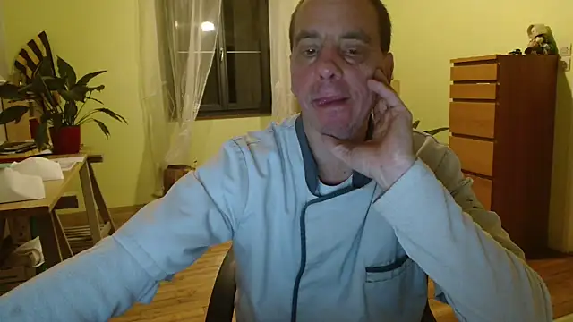 Snapshot of cloupefun chatting on 12/05/24, 04:31 cloupefun online show from 12/05/24, 04:31
