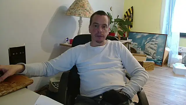 Snapshot of cloupefun chatting on 09/25/25, 06:39 cloupefun online show from 09/25/25, 06:39