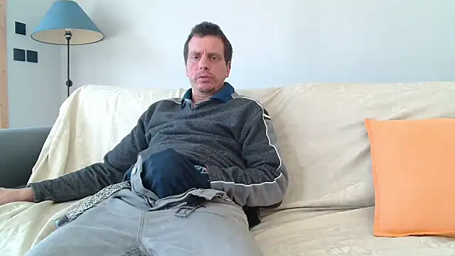 Snapshot of cloupefun chatting on 03/09/26, 01:04 cloupefun online show from 03/09/26, 01:04