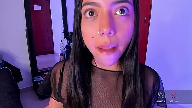 Snapshot of little_kayla_ chatting on 12/03/24, 04:25 little kayla online show from 12/03/24, 04:25