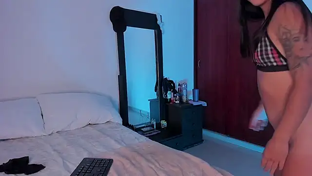 Snapshot of little_kayla_ chatting on 03/01/25, 05:31 little kayla online show from 03/01/25, 05:31