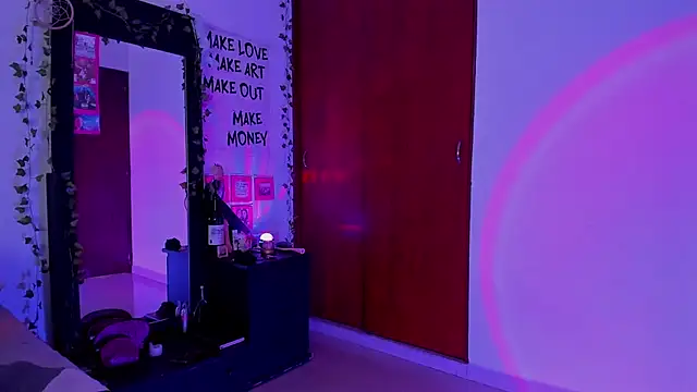 Snapshot of little_kayla_ chatting on 11/28/25, 09:17 little kayla online show from 11/28/25, 09:17