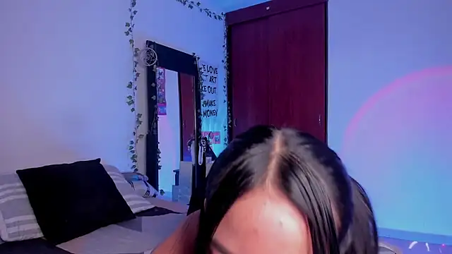 Snapshot of little_kayla_ chatting on 02/10/26, 10:47 little kayla online show from 02/10/26, 10:47