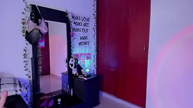 Snapshot of little_kayla_ chatting on 03/30/26, 11:06 little kayla online show from 03/30/26, 11:06