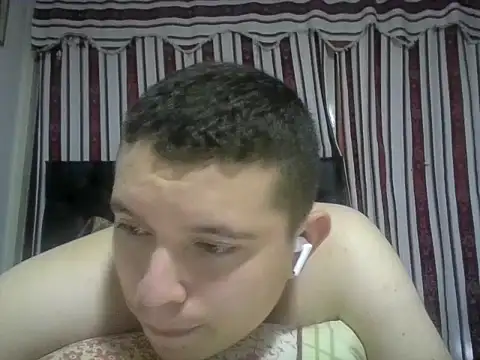 Snapshot of mons41 chatting on 02/21/26, 10:00 mons41 online show from 02/21/26, 10:00