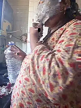 MOM-SUN-COUPLE online show from 03/31/26, 06:47