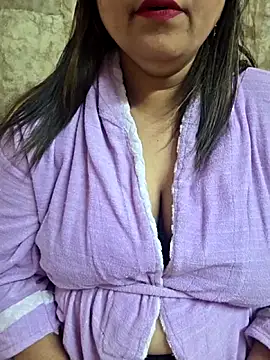 Snapshot of MOM-SUN-COUPLE chatting on 04/04/26, 08:45 MOM-SUN-COUPLE online show from 04/04/26, 08:45