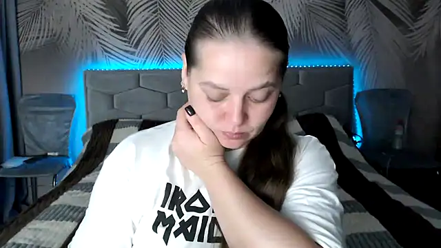 uliastar online show from 10/06/25, 07:06