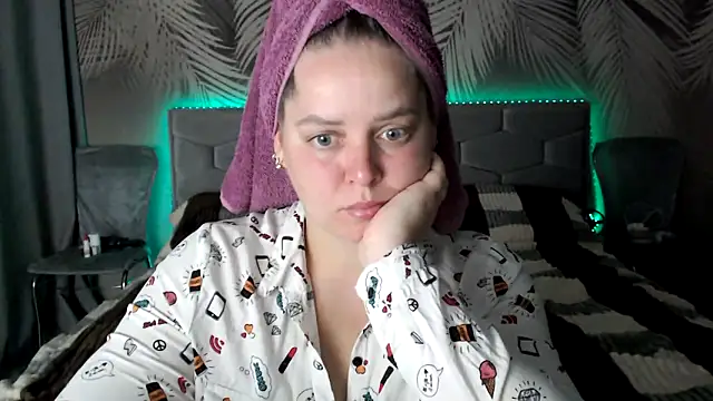 uliastar online show from 10/07/25, 06:43