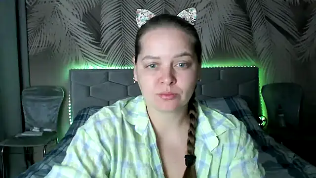 uliastar online show from 10/13/25, 05:40