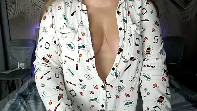 uliastar online show from 10/15/25, 07:19