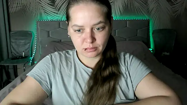 uliastar online show from 10/21/25, 05:30