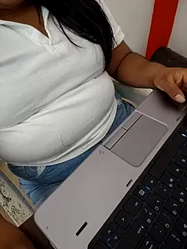 Snapshot of FerLu8 chatting on 04/15/26, 04:58 FerLu8 online show from 04/15/26, 04:58