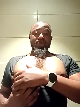 Snapshot of douksm chatting on 12/20/24, 08:28 douksm online show from 12/20/24, 08:28