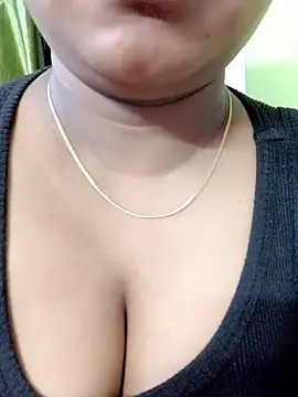 Snapshot of Lakhsmii chatting on 02/04/25, 12:40 Lakhsmii online show from 02/04/25, 12:40