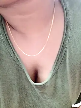 Snapshot of Lakhsmii chatting on 02/11/25, 05:26 Lakhsmii online show from 02/11/25, 05:26