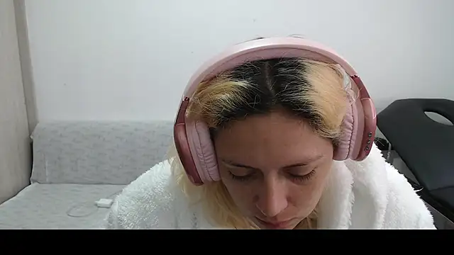 MommyMiaWs online show from 03/10/25, 04:03