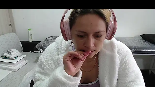 MommyMiaWs online show from 03/18/25, 05:31