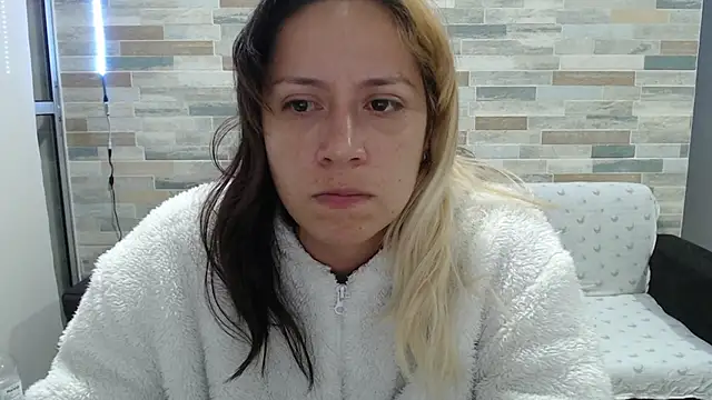 MommyMiaWs online show from 10/03/25, 02:41