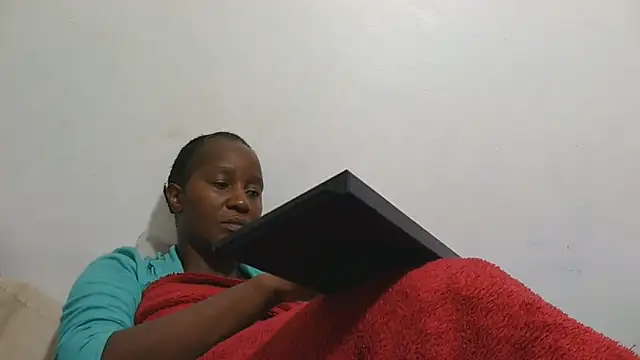 sluttylaura21 online show from 06/12/26, 05:34