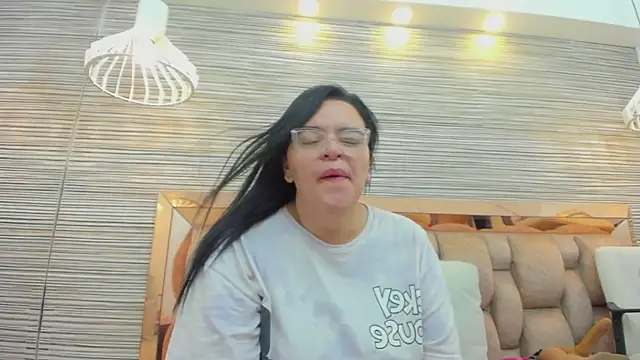 anette cooper online show from 10/31/25, 04:02