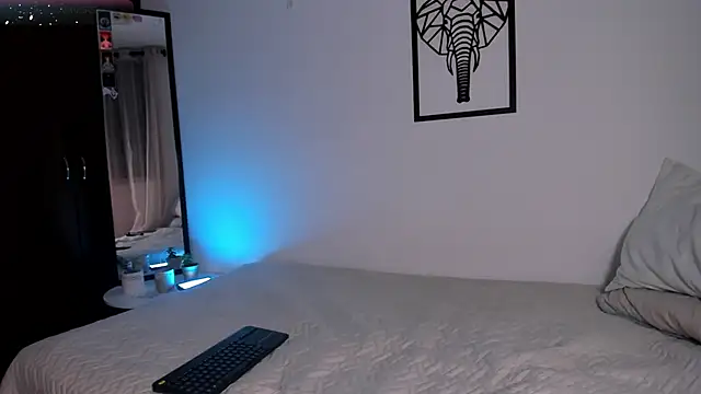 emilybae  online show from 10/28/25, 12:47