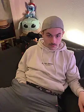 Snapshot of FunBoyPassiv chatting on 04/03/26, 03:48 FunBoyPassiv online show from 04/03/26, 03:48