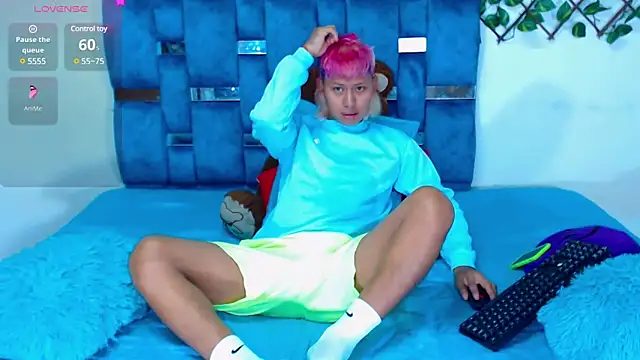 Snapshot of Hakim_prettynigg chatting on 01/05/25, 03:23 Hakim prettynigg online show from 01/05/25, 03:23