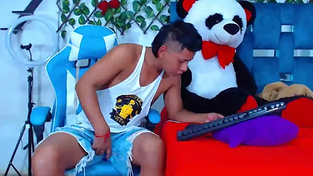 Snapshot of Hakim_prettynigg chatting on 10/23/25, 05:12 Hakim prettynigg online show from 10/23/25, 05:12