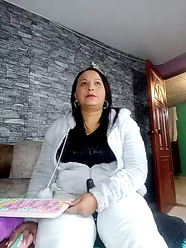 Danna Paolaa  online show from 01/24/25, 04:27