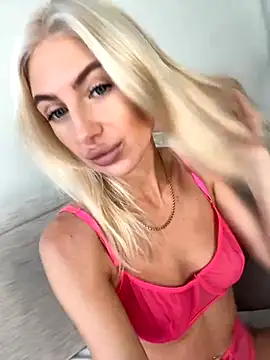 Mia Roxie online show from 10/16/25, 02:34