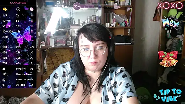 Snapshot of LeonaHarrison chatting on 12/13/24, 10:45 LeonaHarrison online show from 12/13/24, 10:45