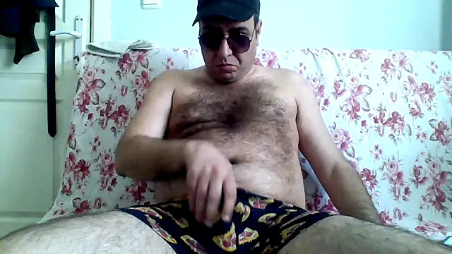 Snapshot of fraud705 chatting on 03/25/26, 12:33 fraud705 online show from 03/25/26, 12:33
