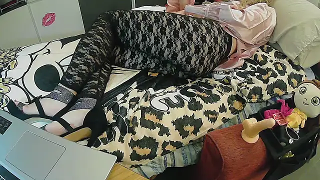 Snapshot of CristinaTrav chatting on 10/20/25, 08:31 CristinaTrav online show from 10/20/25, 08:31